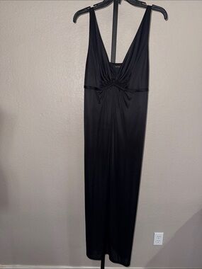Natori Black Elegant Night Gown size medium